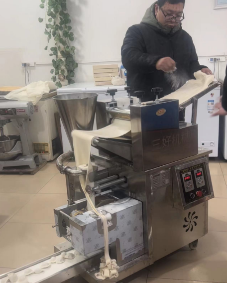三十年牛羊肉店為什么用餃子機包餃子？