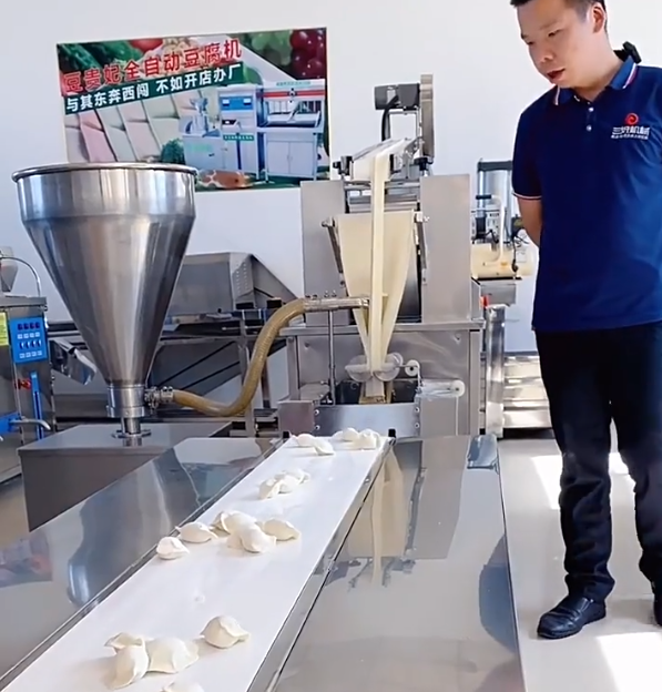 房地產(chǎn)大亨使用餃子機(jī)開餃子館？